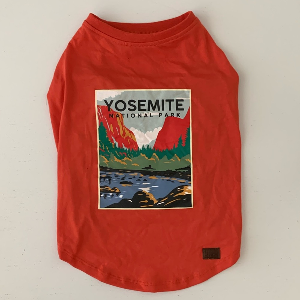 Yosemite dog tee. NEW without tag. medium